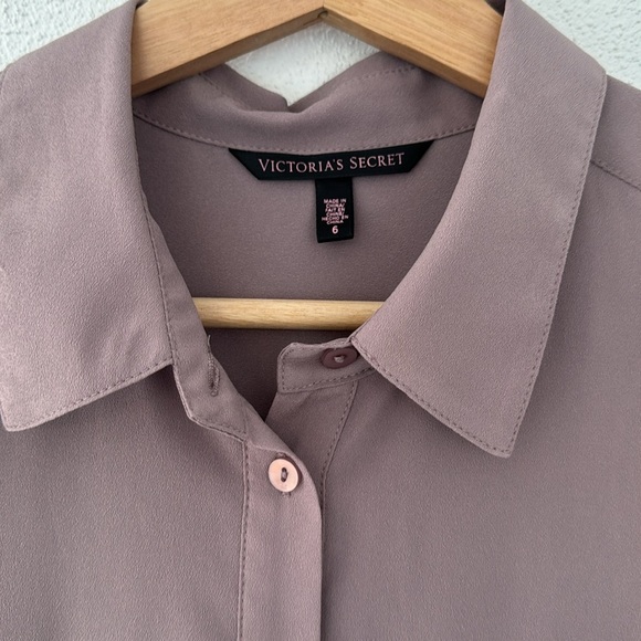 Elegant Purple Button-Up Dress with Lace Accents - Picture 3 of 5